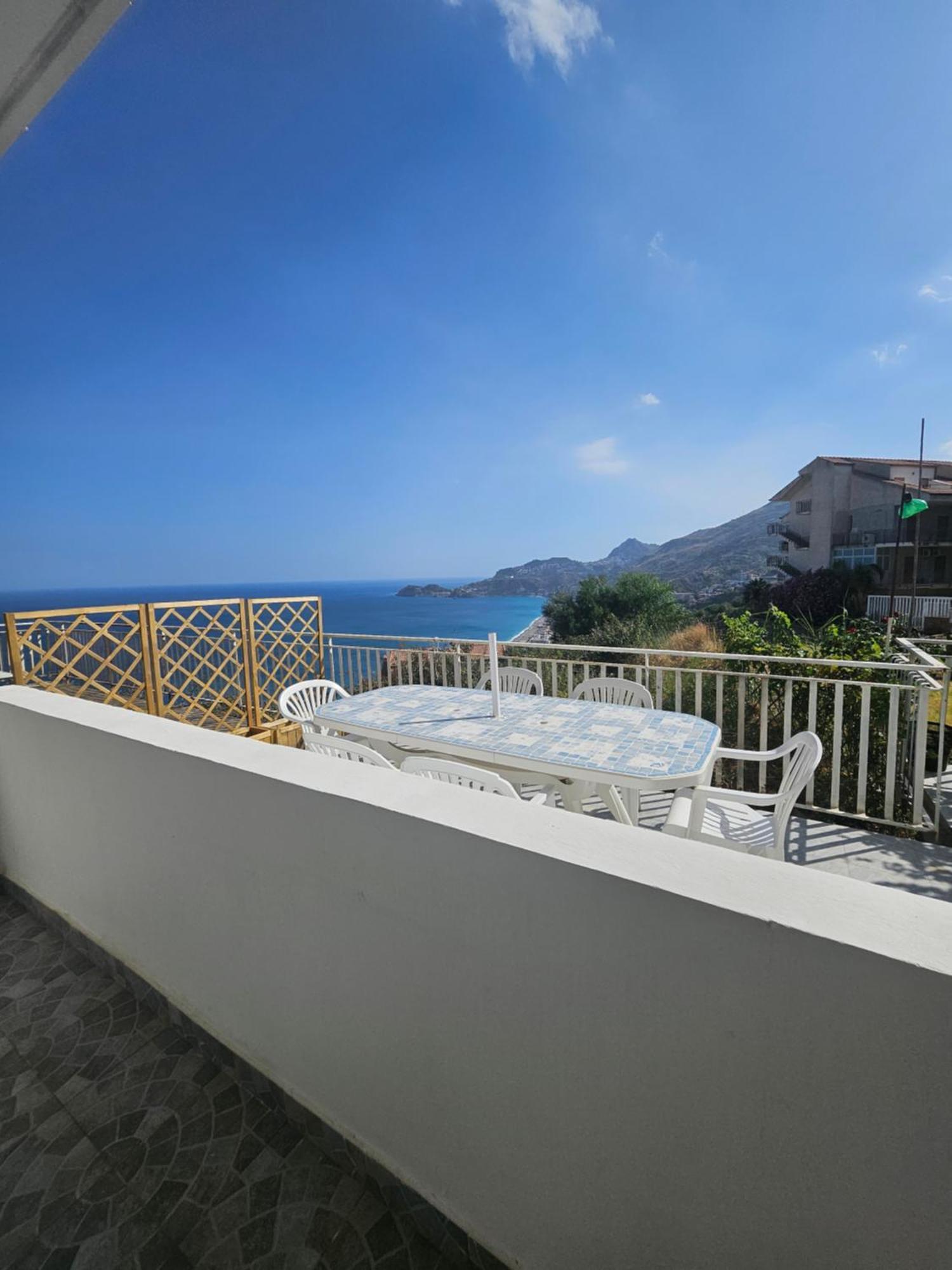 Appartement Nuova Casa Giulia à Letojanni Extérieur photo