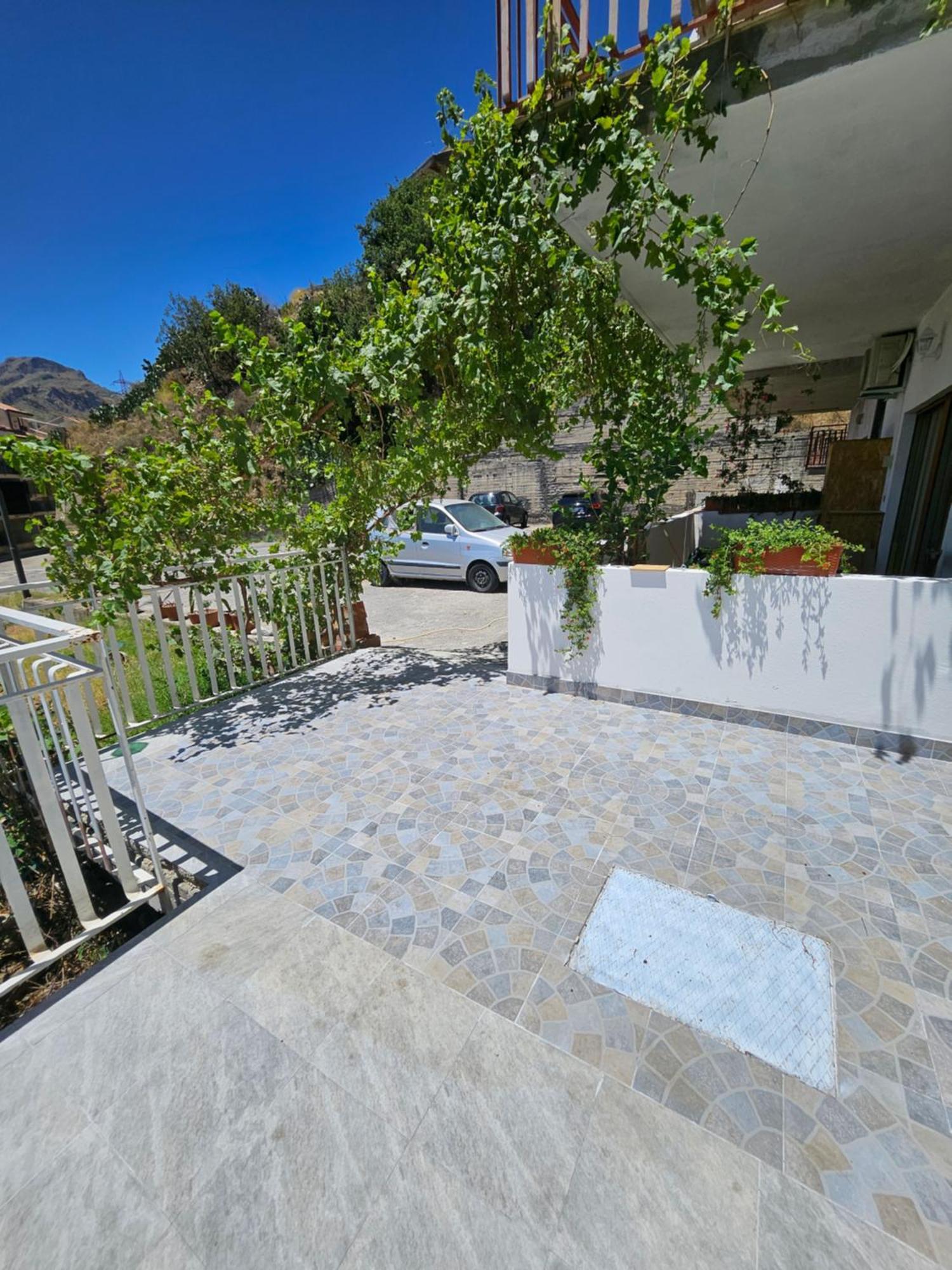 Appartement Nuova Casa Giulia à Letojanni Extérieur photo