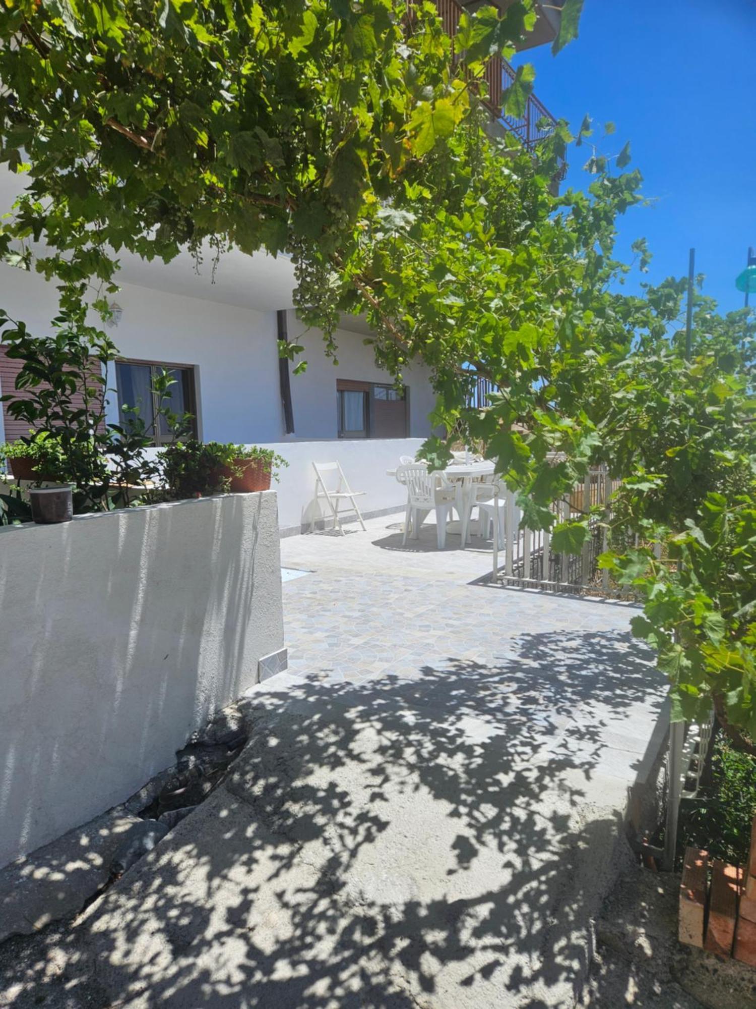 Appartement Nuova Casa Giulia à Letojanni Extérieur photo